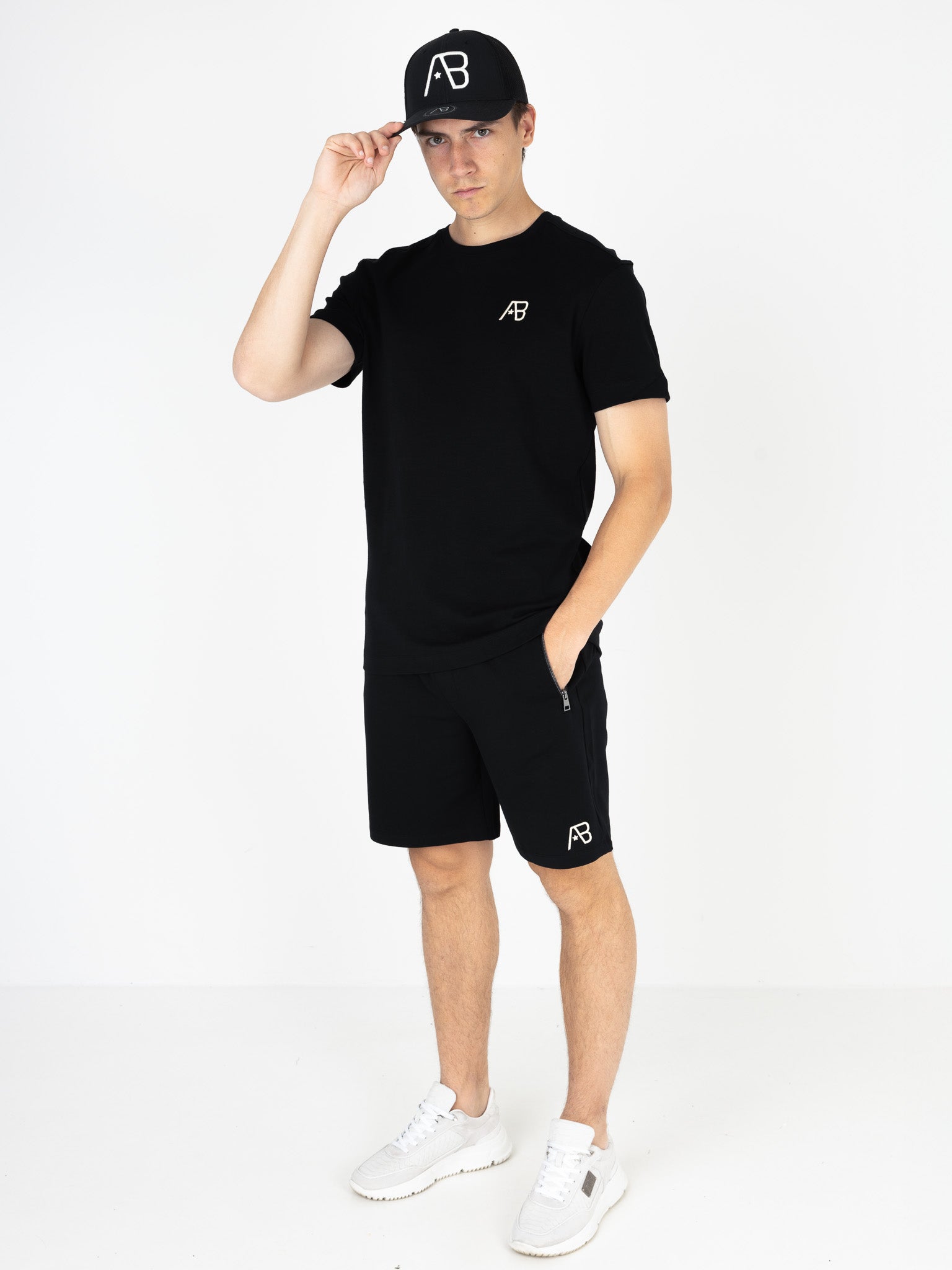 Festival Short | Jet Black / White Swan