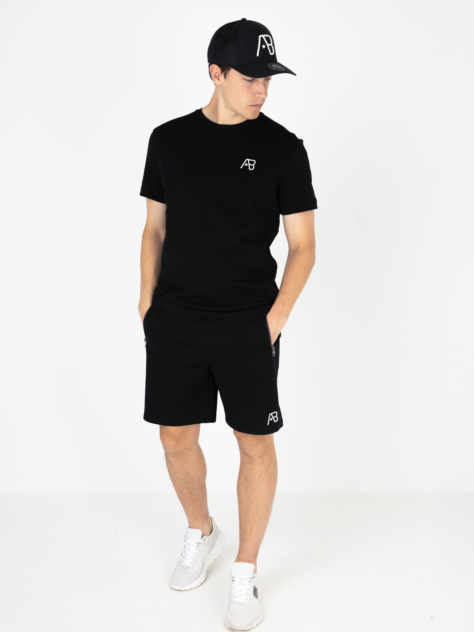 Festival Short | Jet Black / White Swan